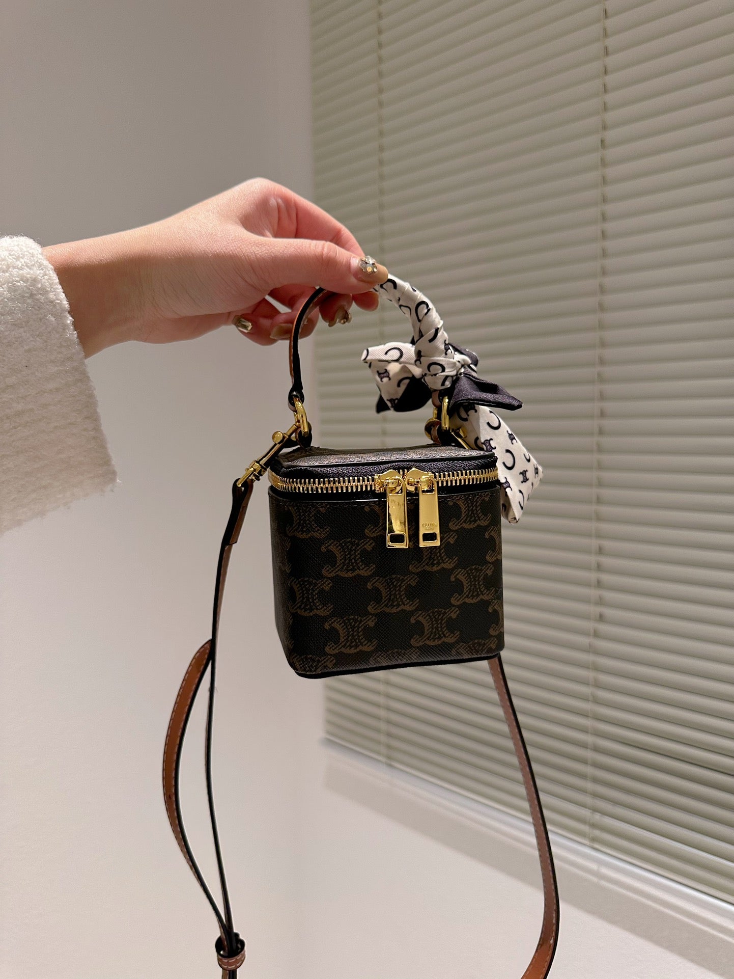 Minimalist box bag