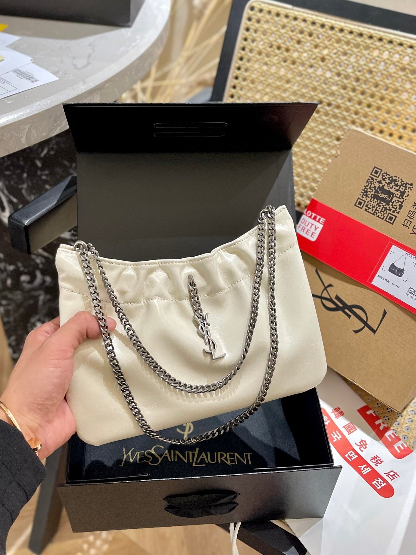 Y   underarm bag