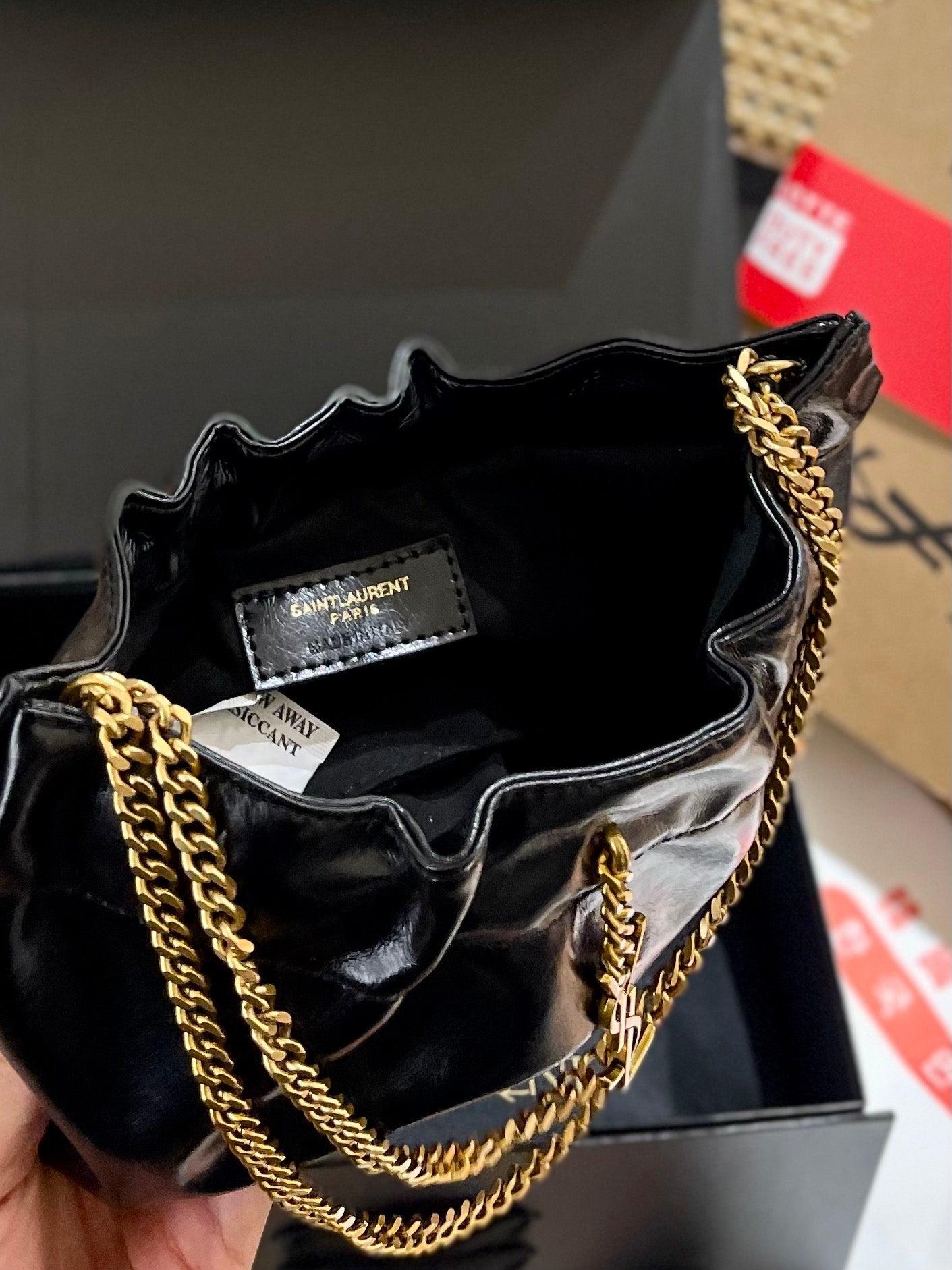 Y   underarm bag