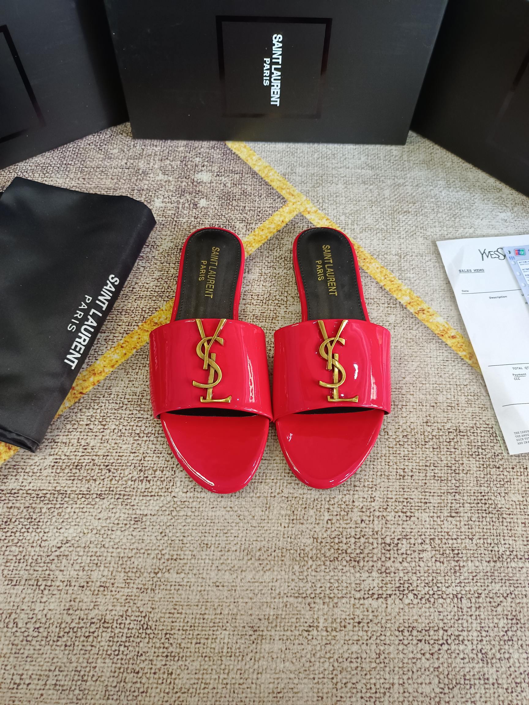 Y   Flat One Flip Flop Beach Shoes