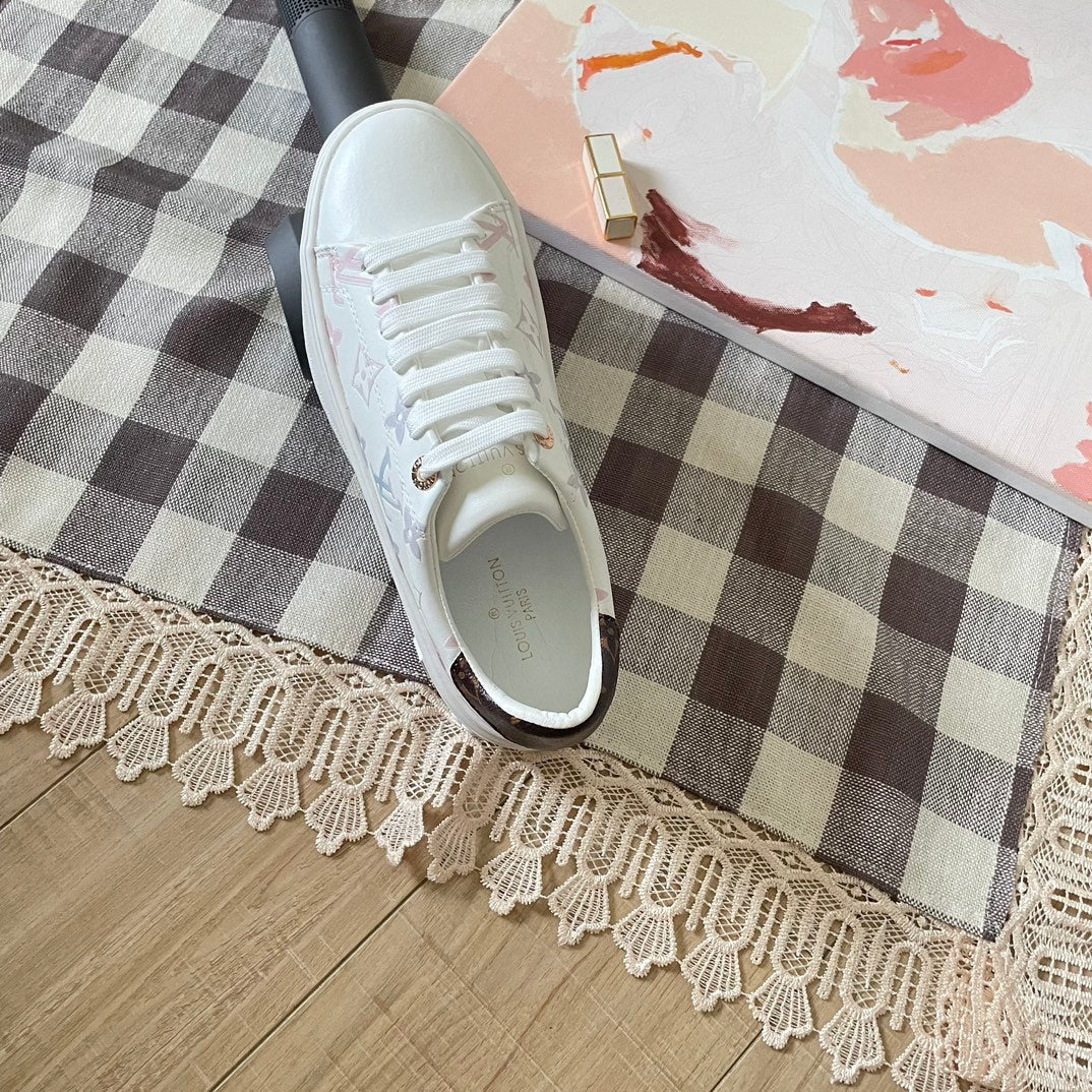 L   23 New Embossed White Shoes