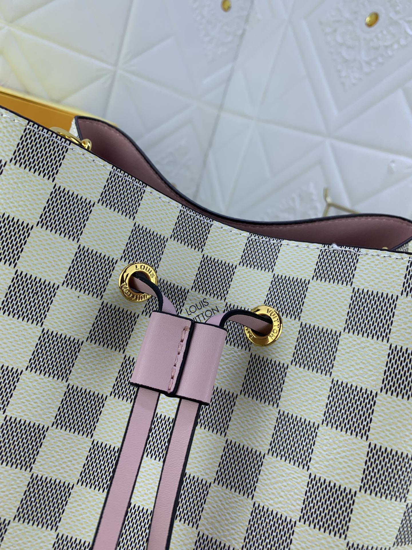 LOU* bucket bag