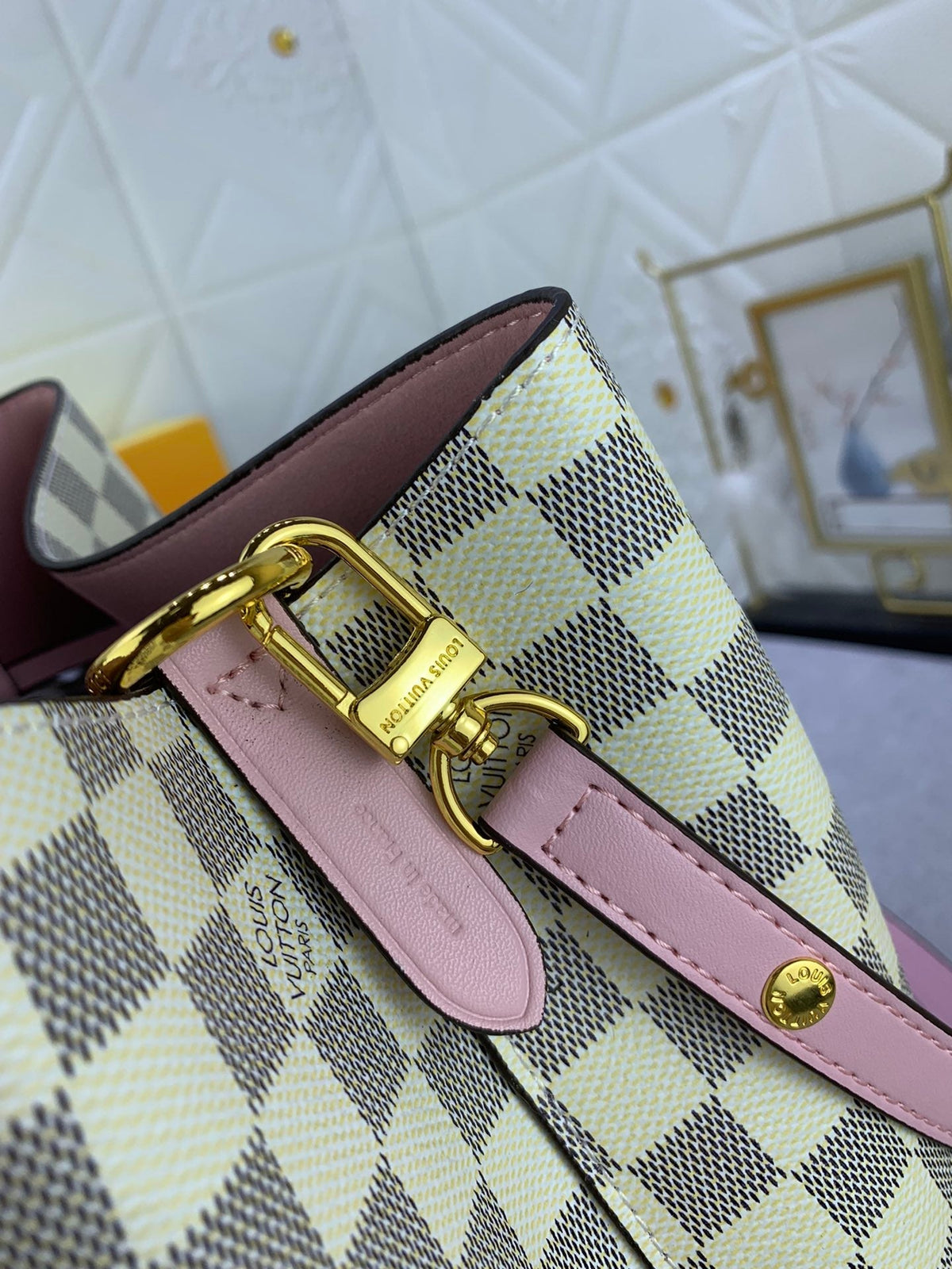 LOU* bucket bag
