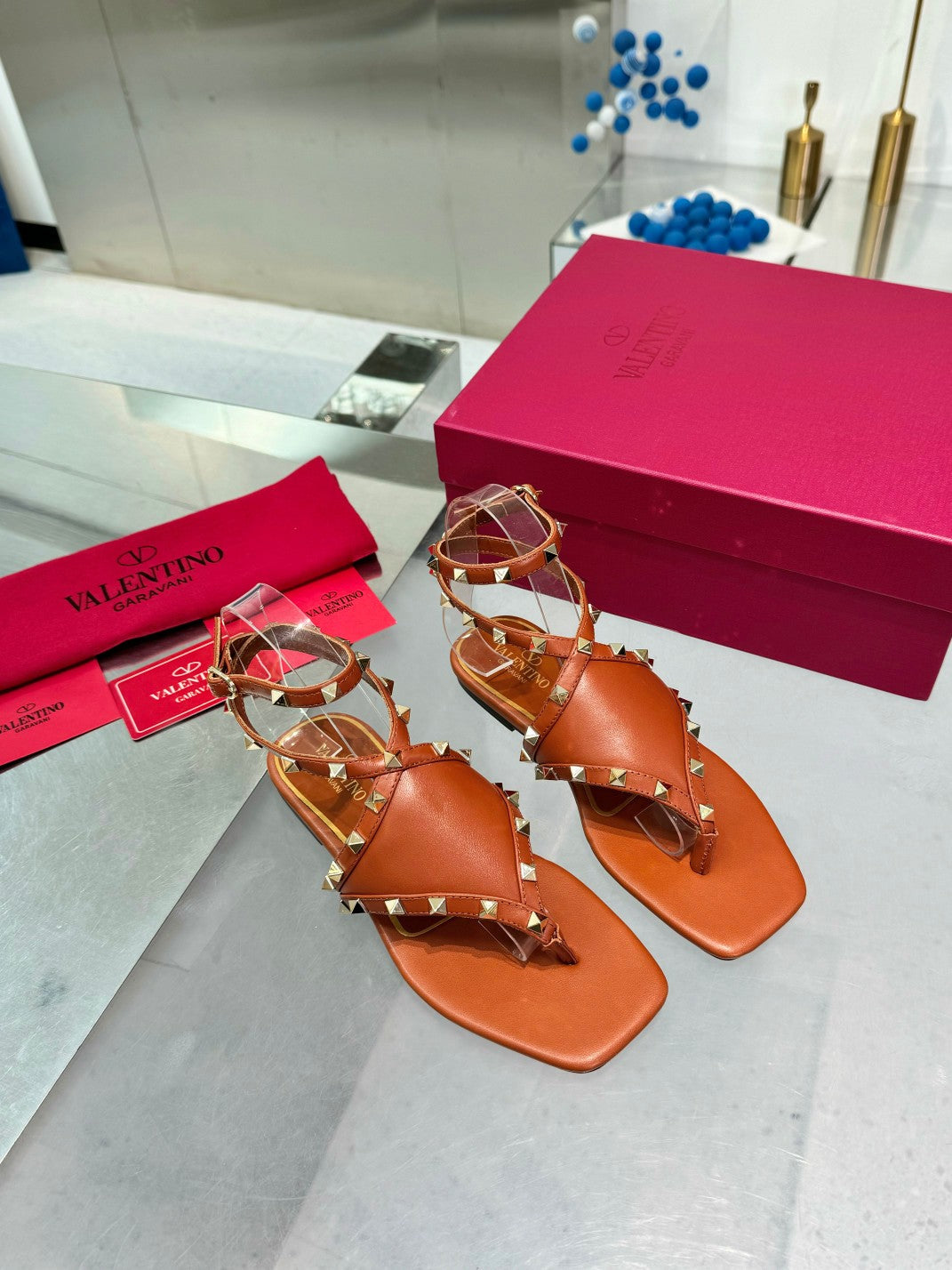 Valentino* 24 new flat sandals with rivets and hollowed-out back  1:1 VIP