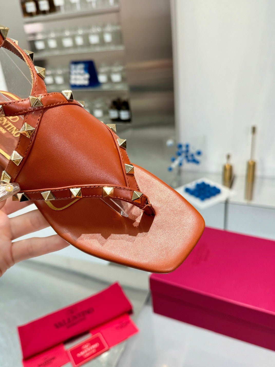 Valentino* 24 new flat sandals with rivets and hollowed-out back  1:1 VIP