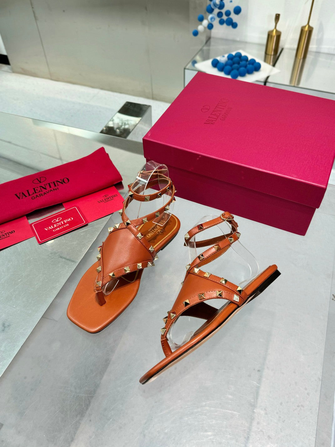 Valentino* 24 new flat sandals with rivets and hollowed-out back  1:1 VIP