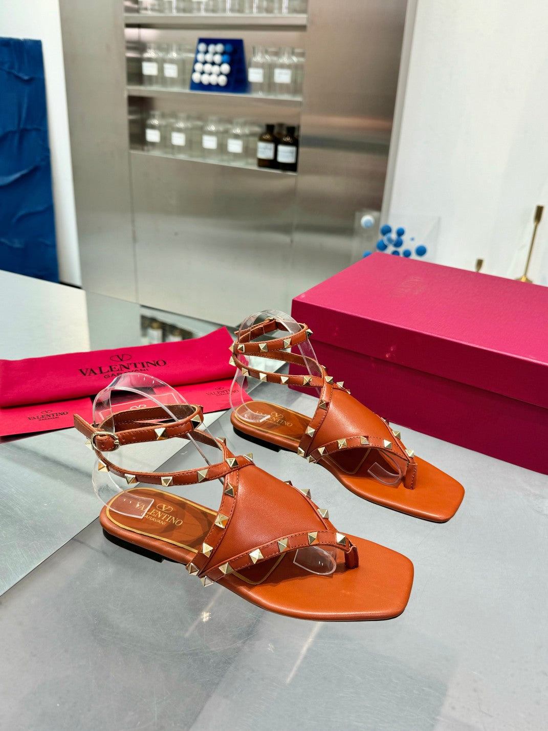 Valentino* 24 new flat sandals with rivets and hollowed-out back  1:1 VIP