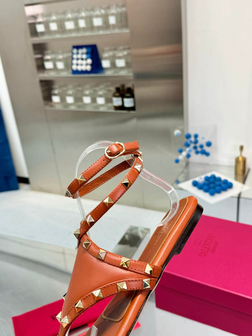 Valentino* 24 new flat sandals with rivets and hollowed-out back  1:1 VIP