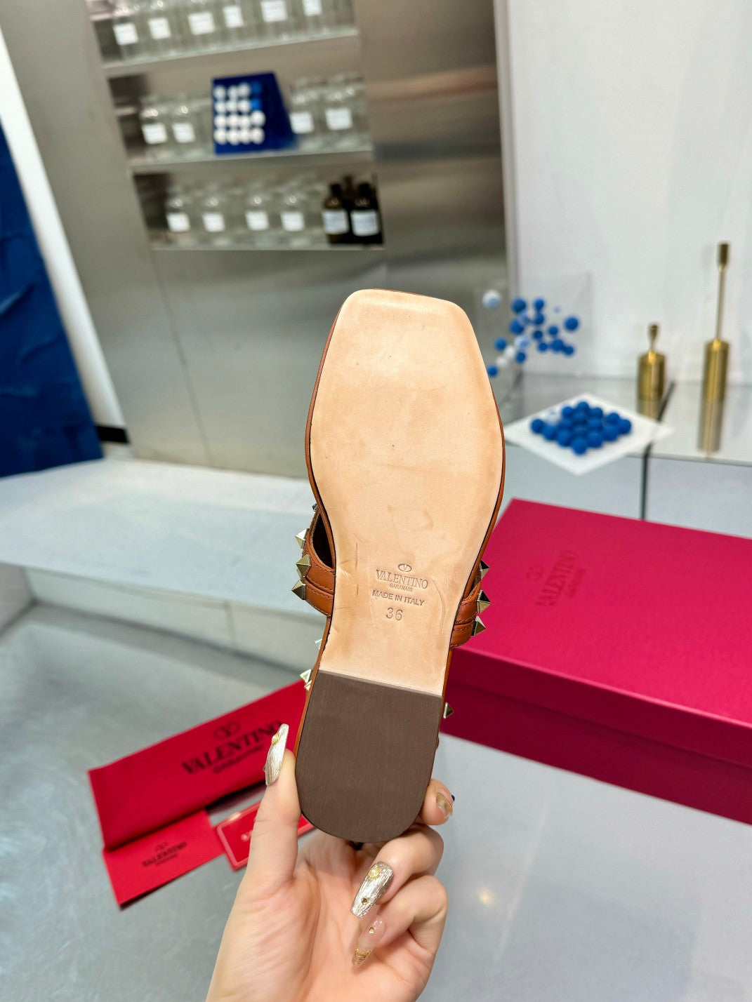 Valentino* 24 new flat sandals with rivets and hollowed-out back  1:1 VIP