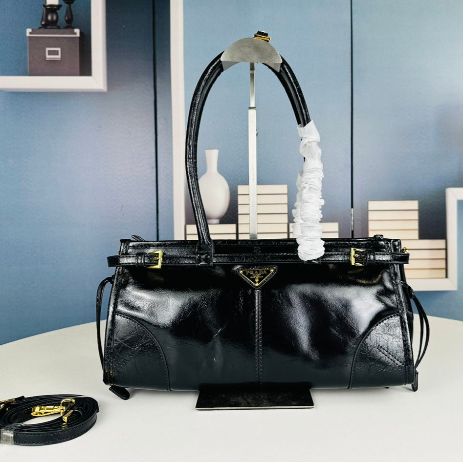 Top layer cowhide handbag