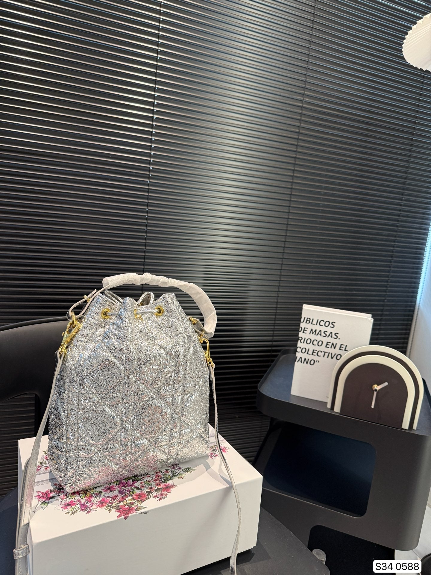 DIO* 25SS Bucket Bag