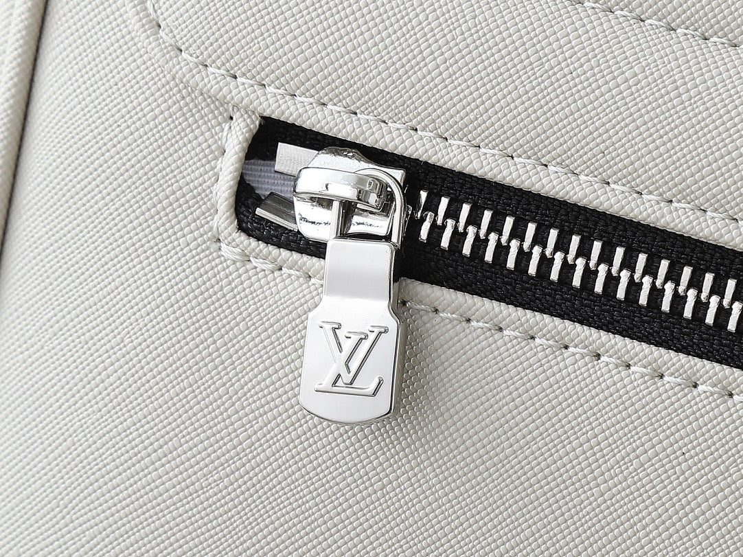 LOU* 25SS Messenger Bag