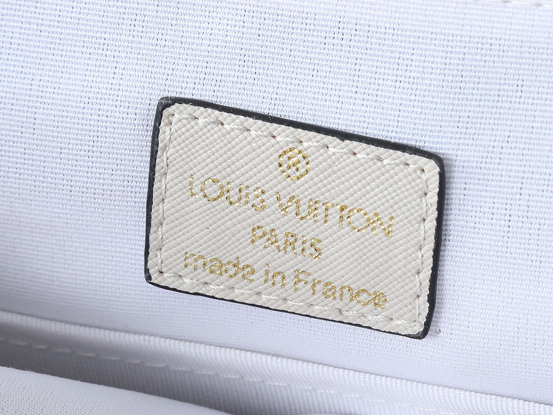 LOU* 25SS Messenger Bag
