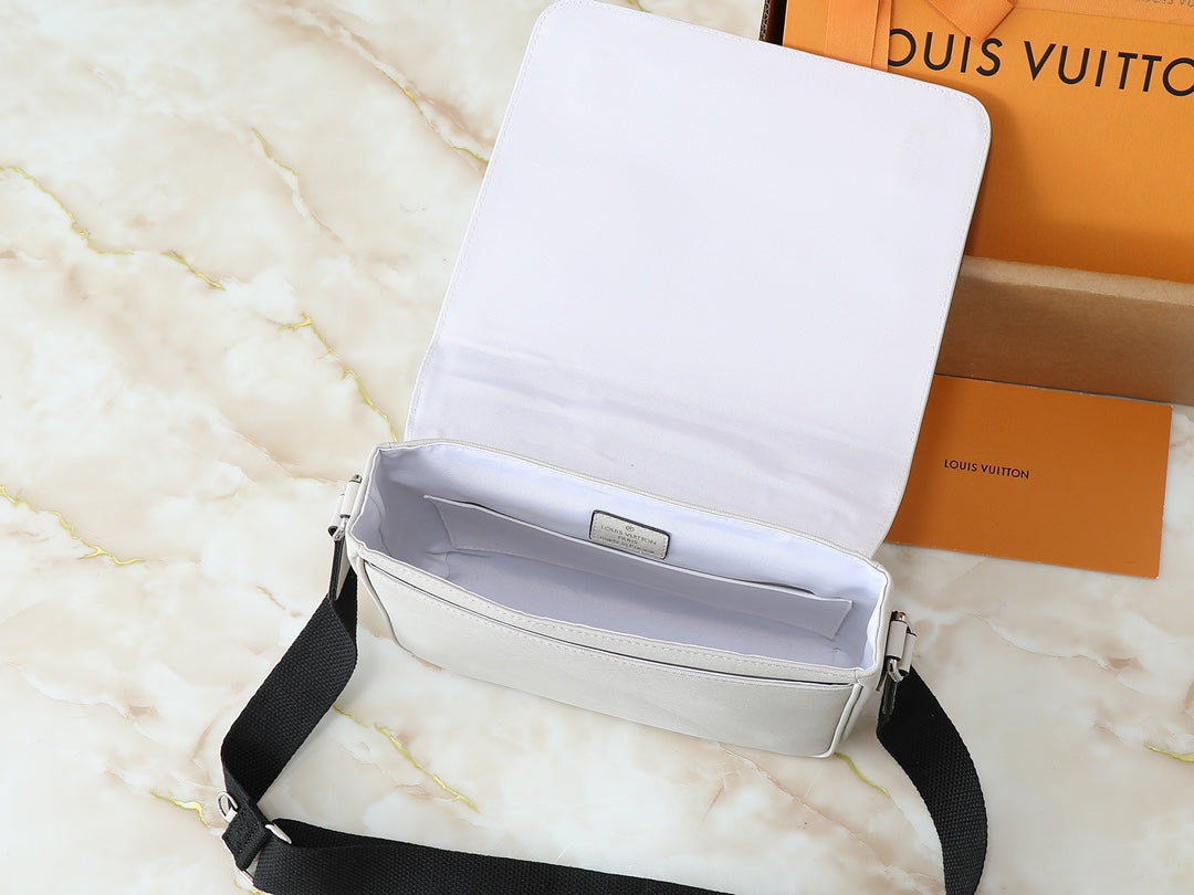 LOU* 25SS Messenger Bag