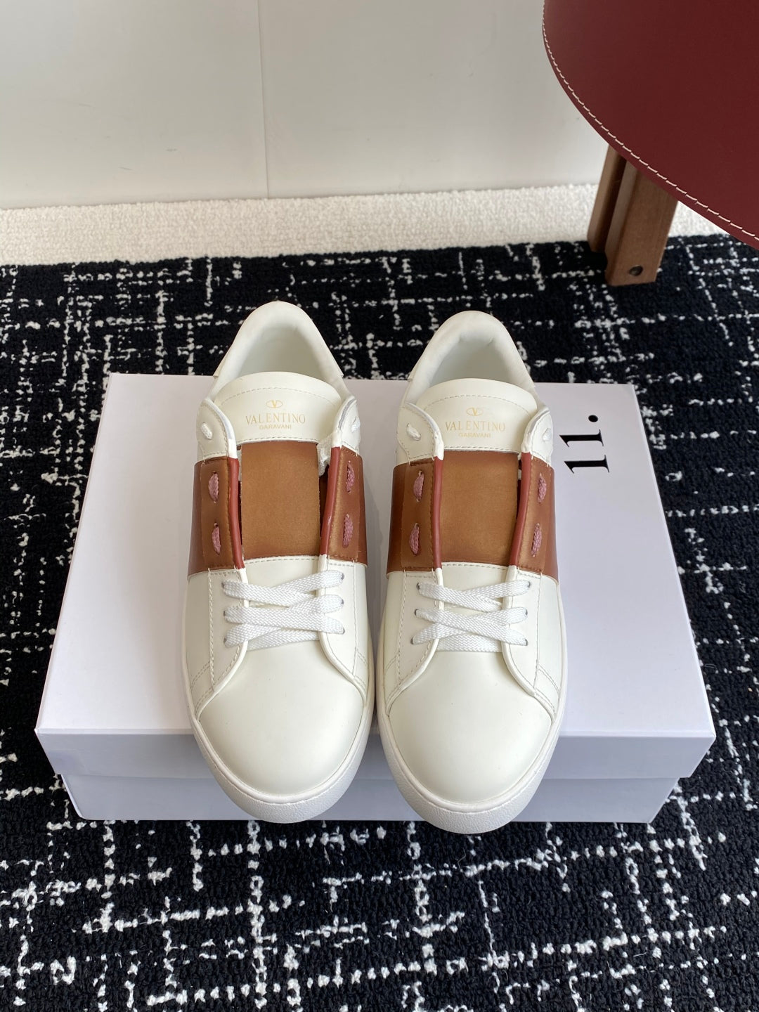 Valent* low-top sneakers （Unisex）