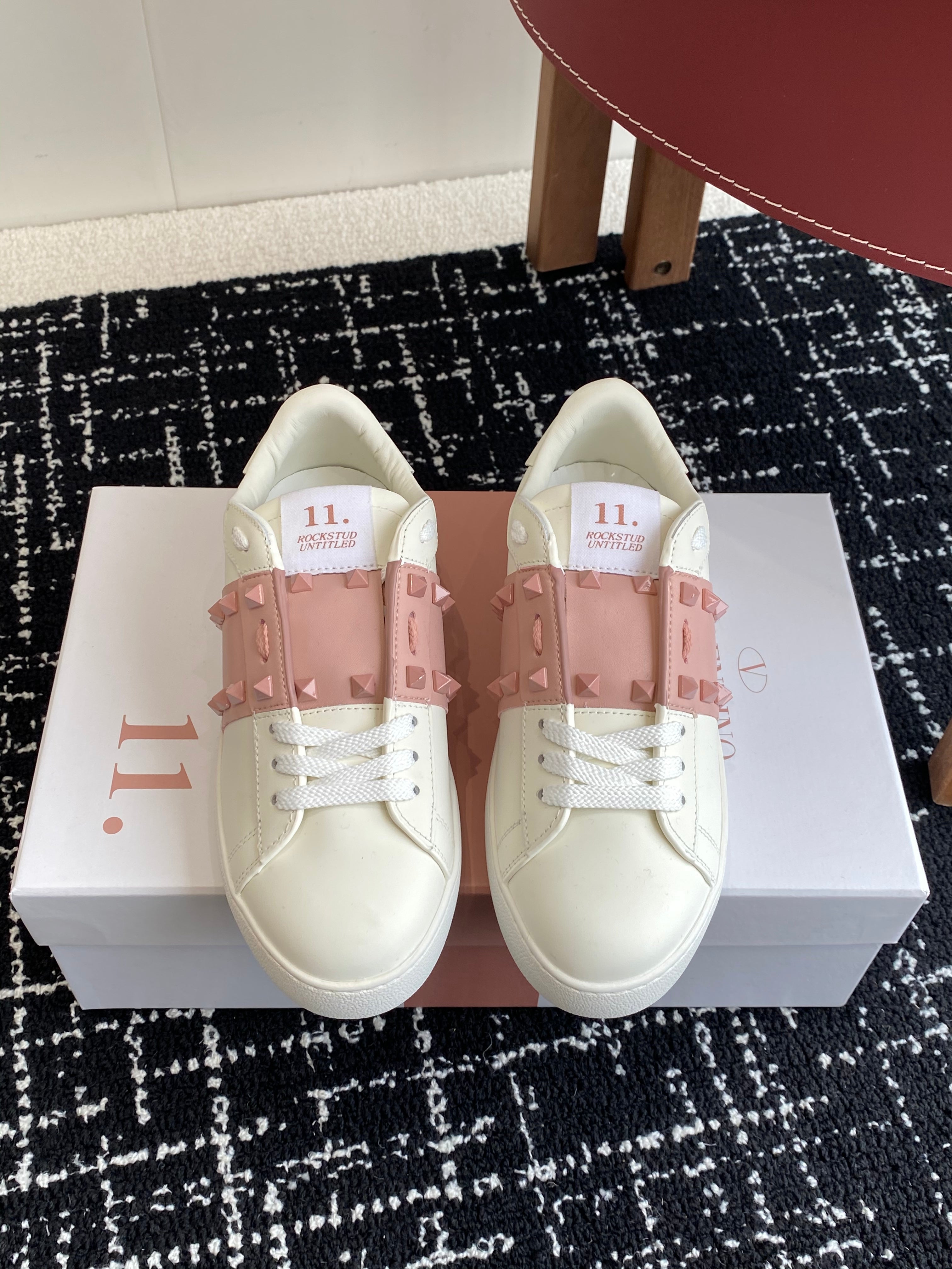 Valent* low-top sneakers （Unisex）