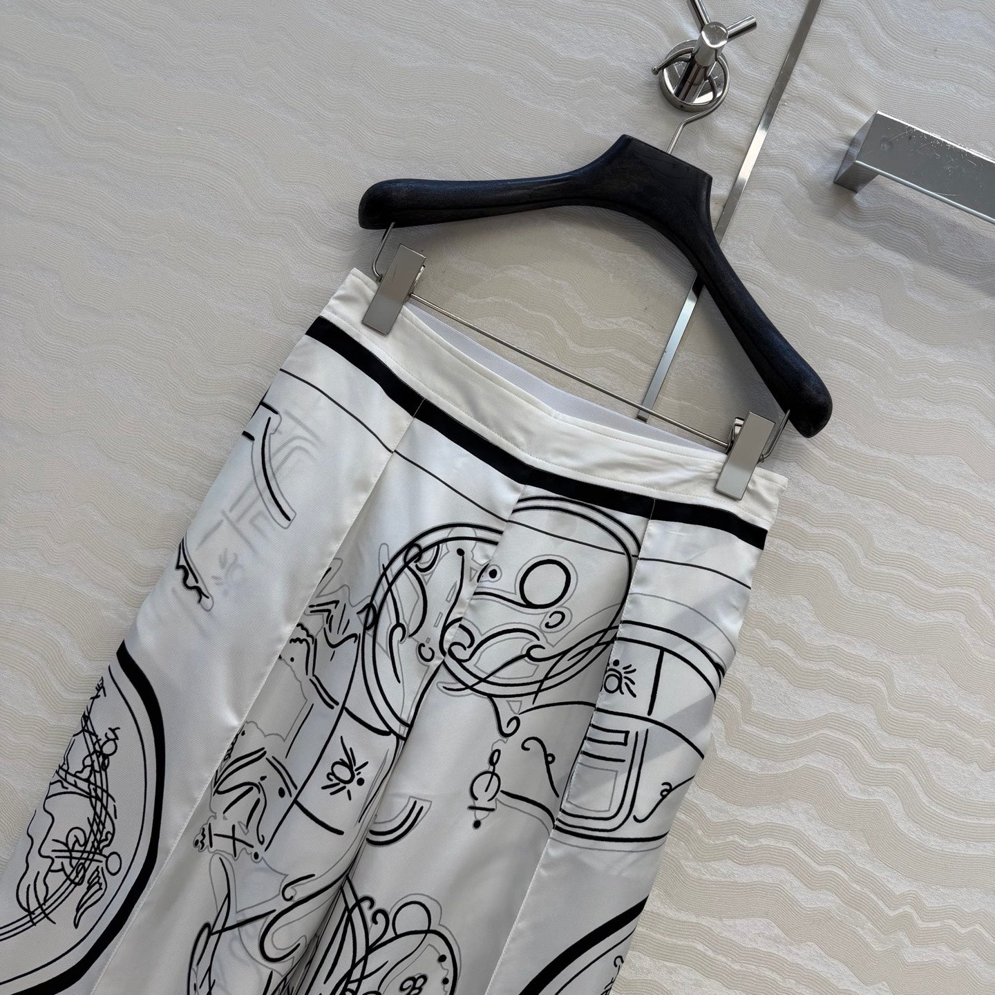Hermès 2026 New Collection Silk Shirt and Straight-Leg Trousers