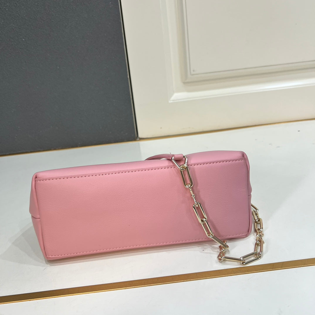 New handbag for 2026: Lambskin chain bag