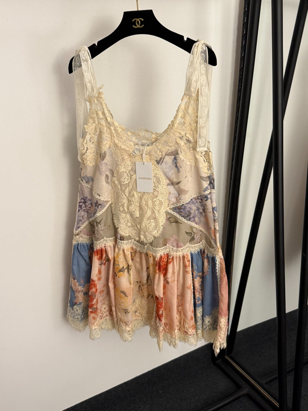 Color-block Strappy Dress with Lace Embroidery