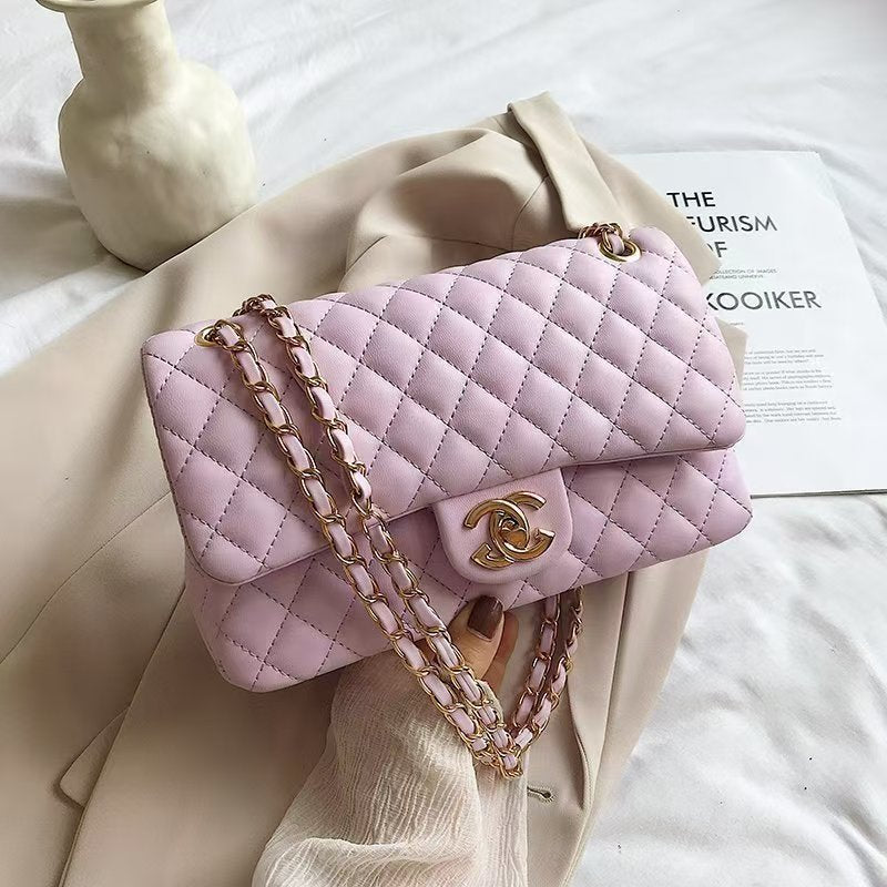 Stylish and versatile chain bag