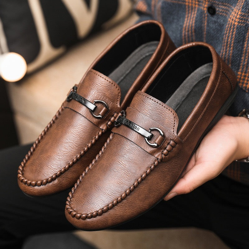 Men's loafers, round-toe moccasins, minimalist leather, flexible and non-slip, lightweight and stylish, slip-on style.