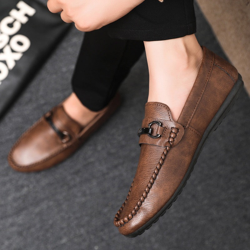 Men's loafers, round-toe moccasins, minimalist leather, flexible and non-slip, lightweight and stylish, slip-on style.