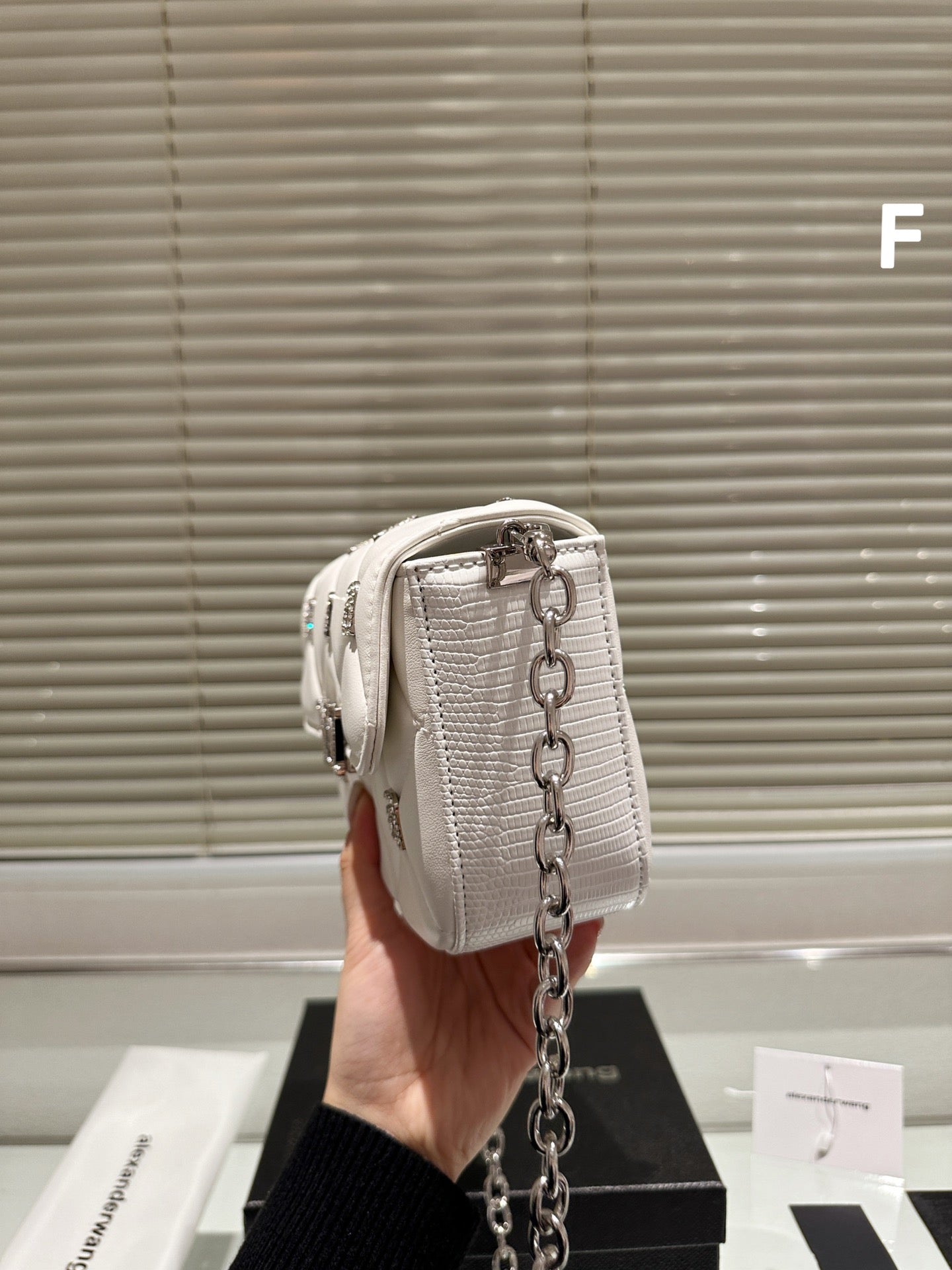 **Wang new crystal letter bag