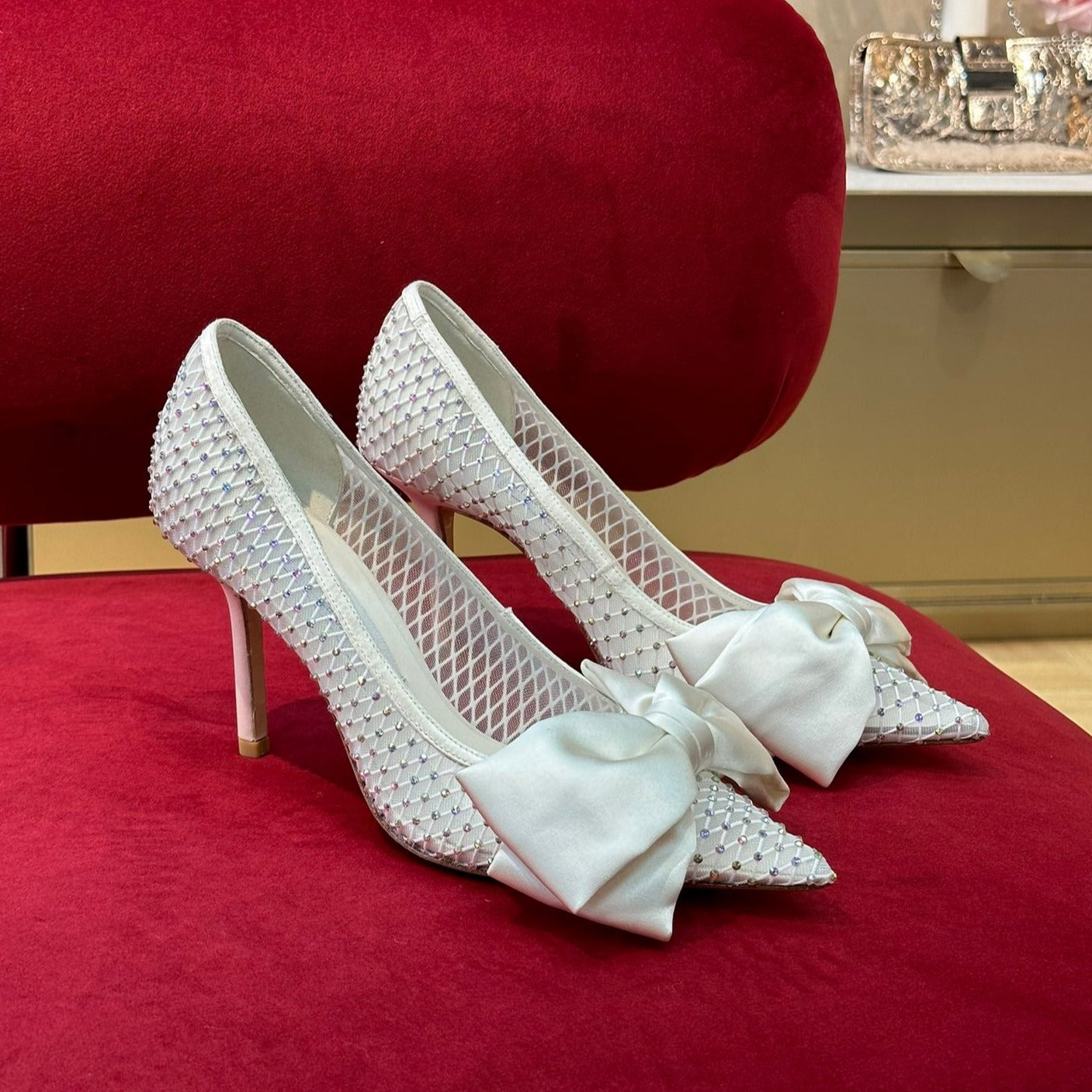 JC satin has its own luster, oversized French bow, elegant and romantic