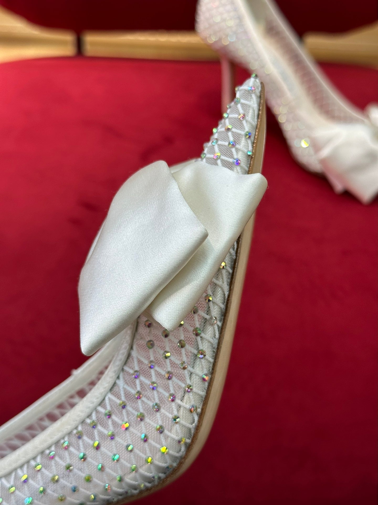 JC satin has its own luster, oversized French bow, elegant and romantic