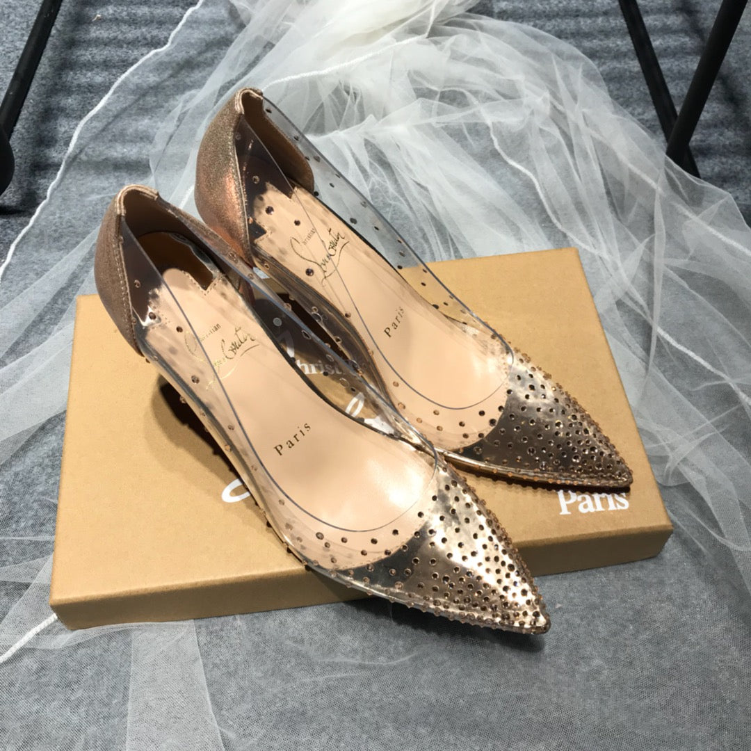 CL* new red-soled high-heeled shoes are standard for queens