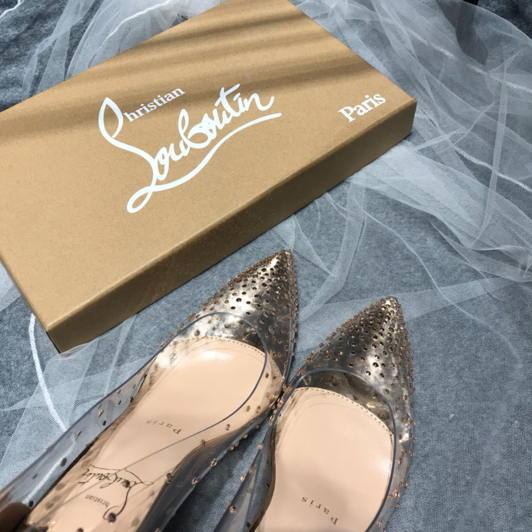 CL* new red-soled high-heeled shoes are standard for queens