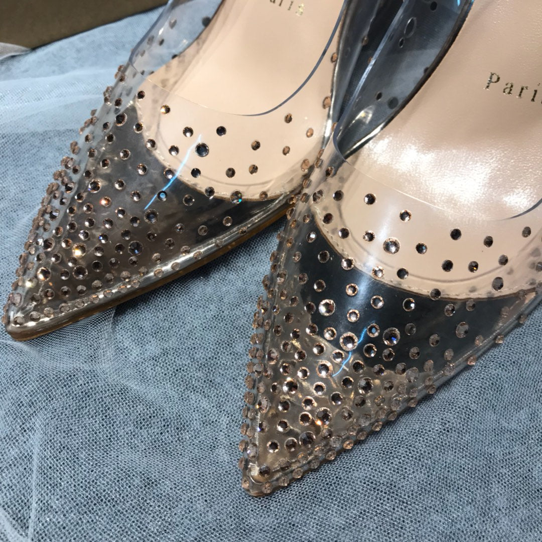 CL* new red-soled high-heeled shoes are standard for queens