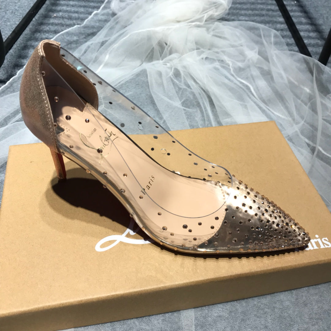 CL* new red-soled high-heeled shoes are standard for queens