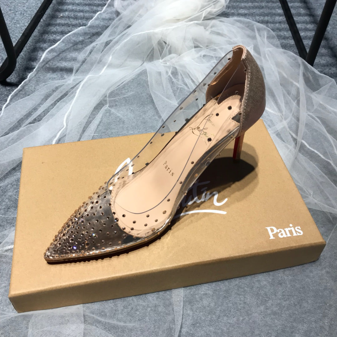 CL* new red-soled high-heeled shoes are standard for queens