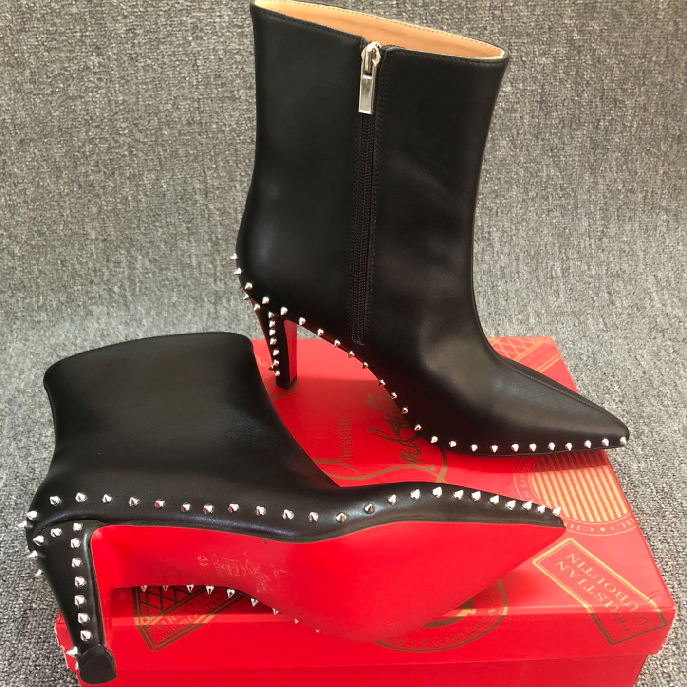 Loubouti*1: 1 VIPlatest high-heeled boots