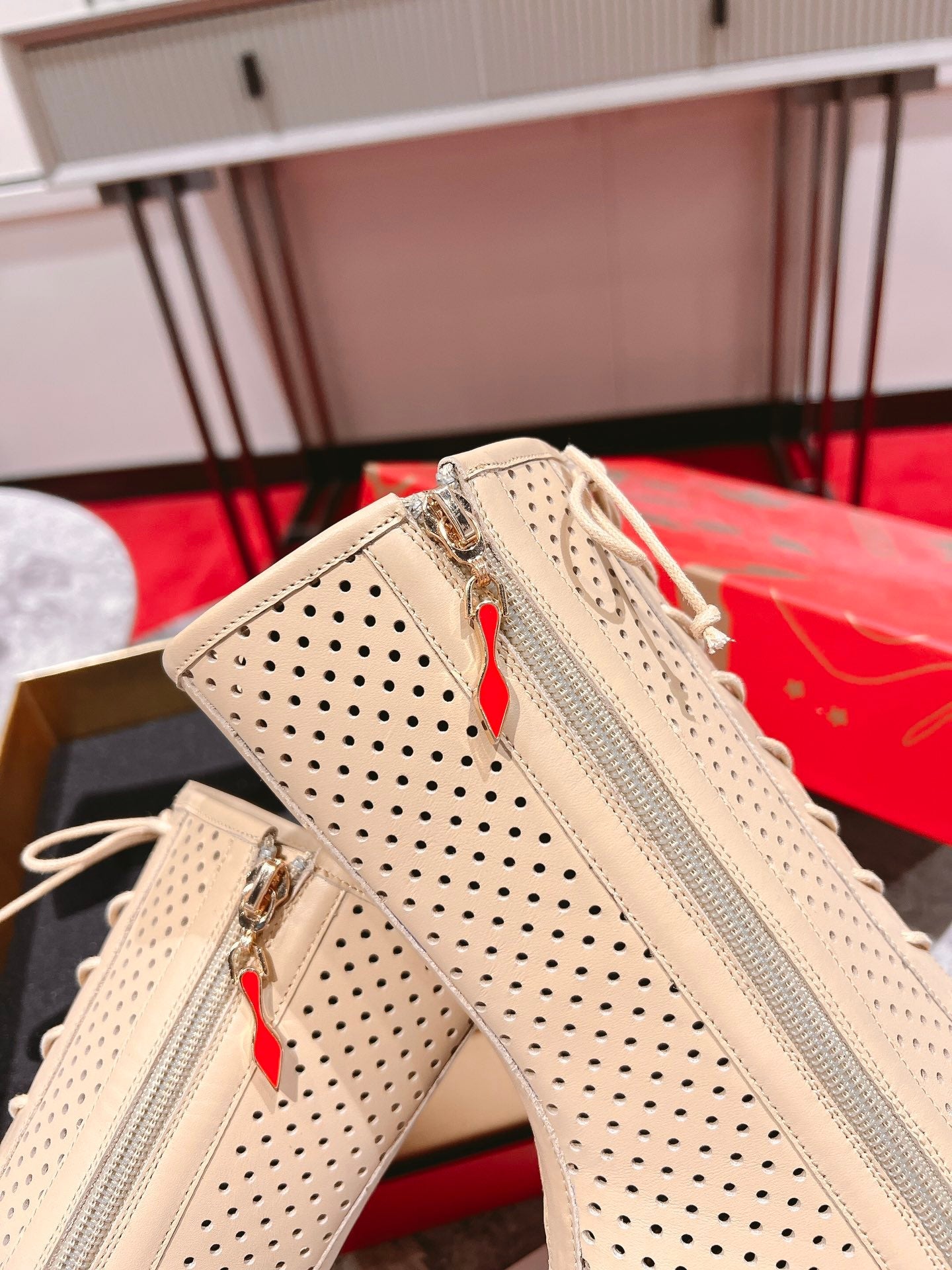 Christian Louboutin* 1: 1 VIP new hollow heel high heels