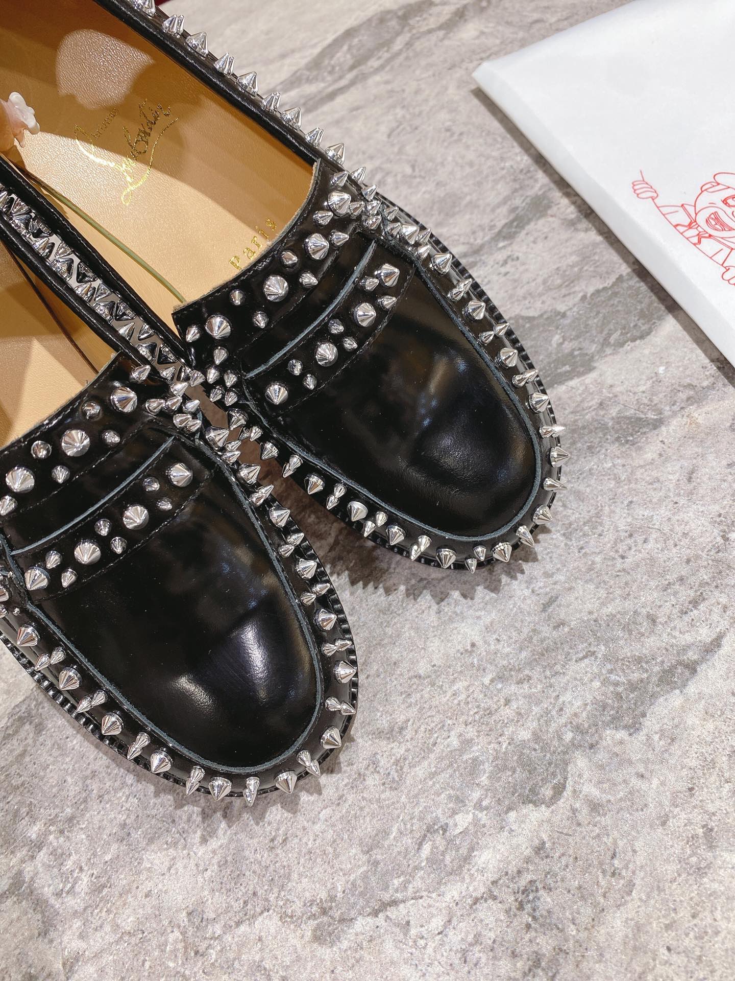 Christ* Louboutin* 1: 1 VIP new rivet design loafers