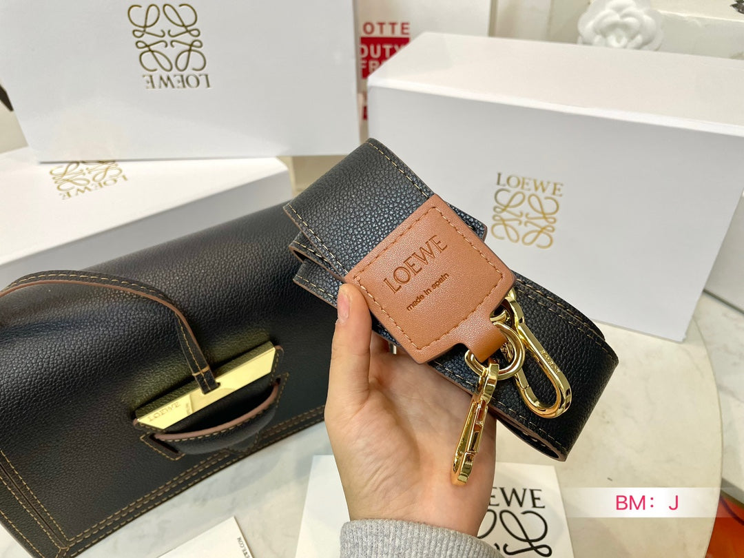 B new triangle bag