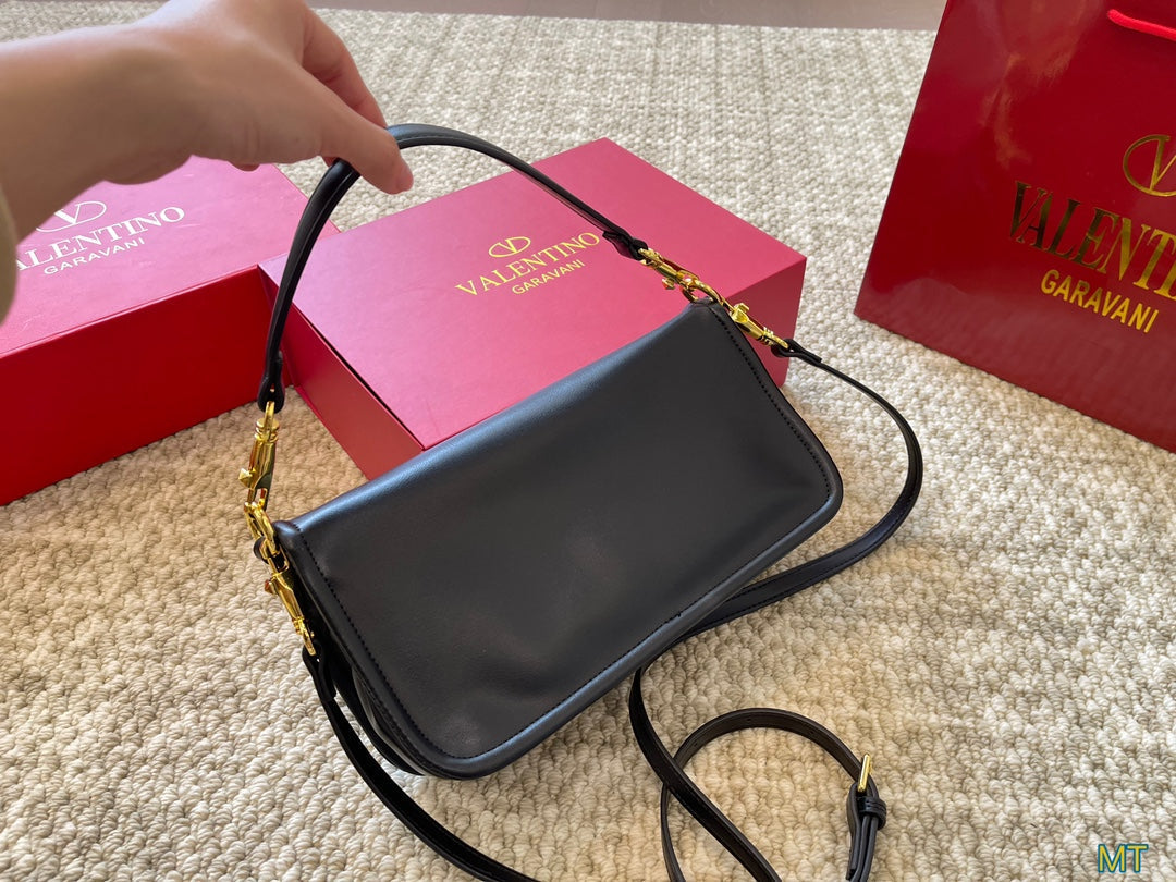 V 24 new shoulder bag