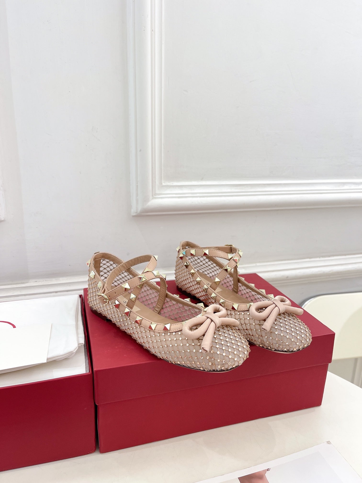 V new rivet rhinestone mesh ballet shoes VIP1：1