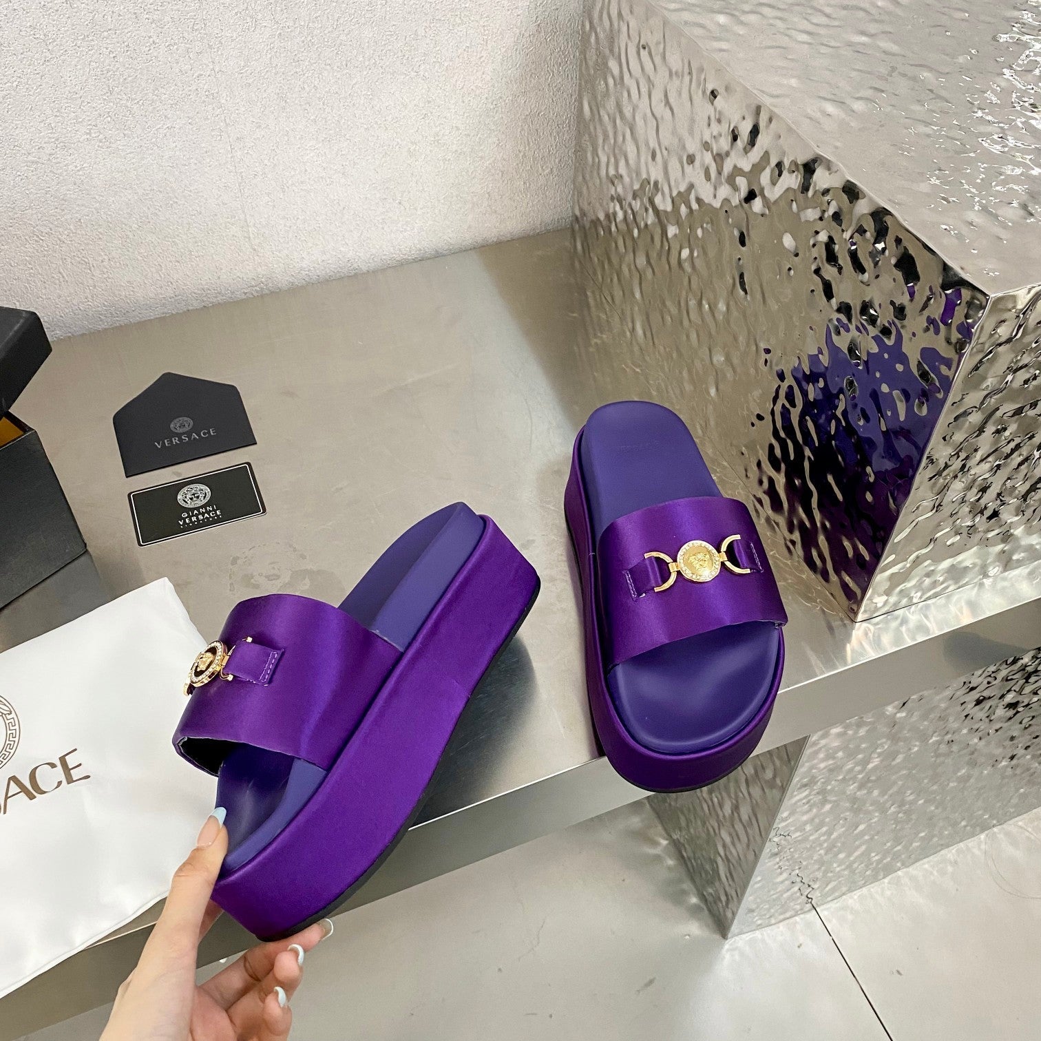 New waterproof platform  V    VIP1:1