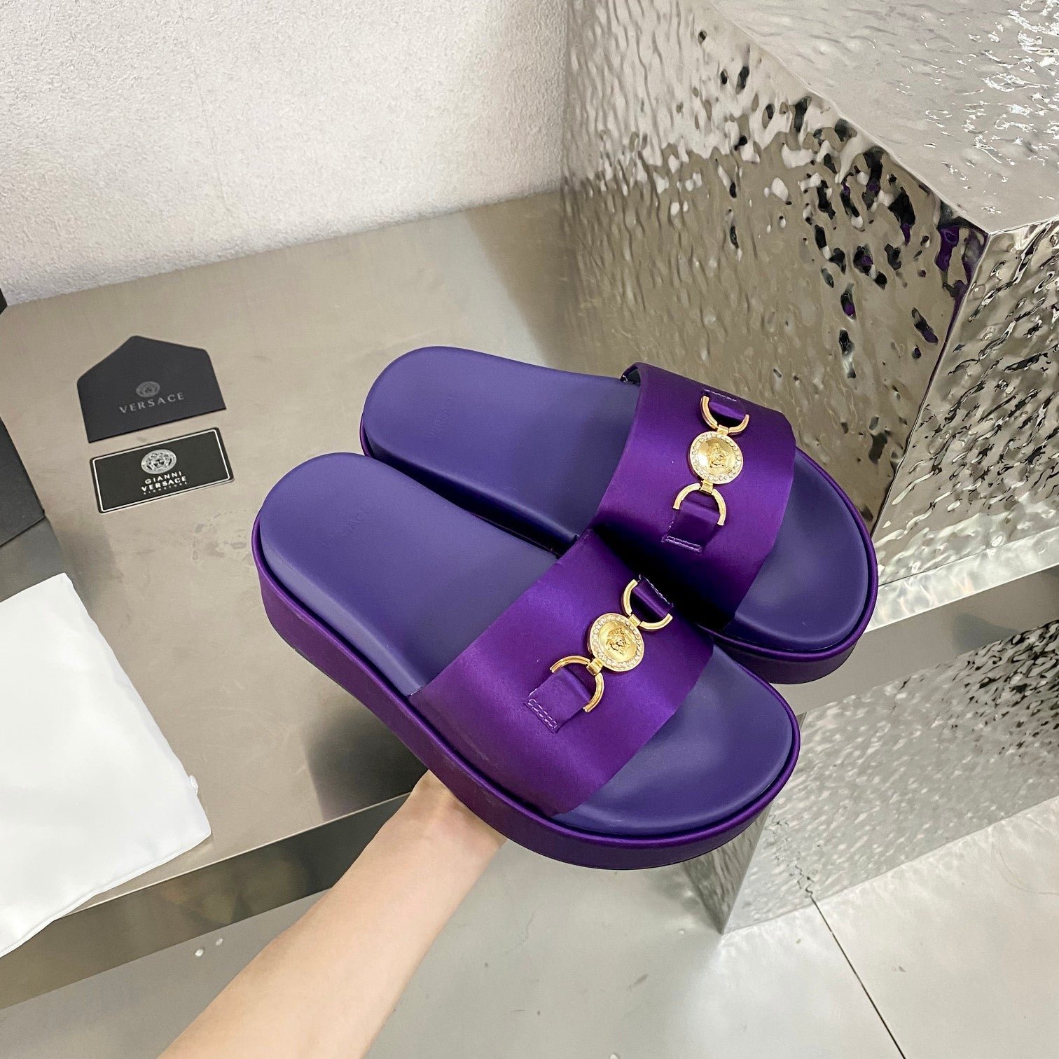 New waterproof platform  V    VIP1:1