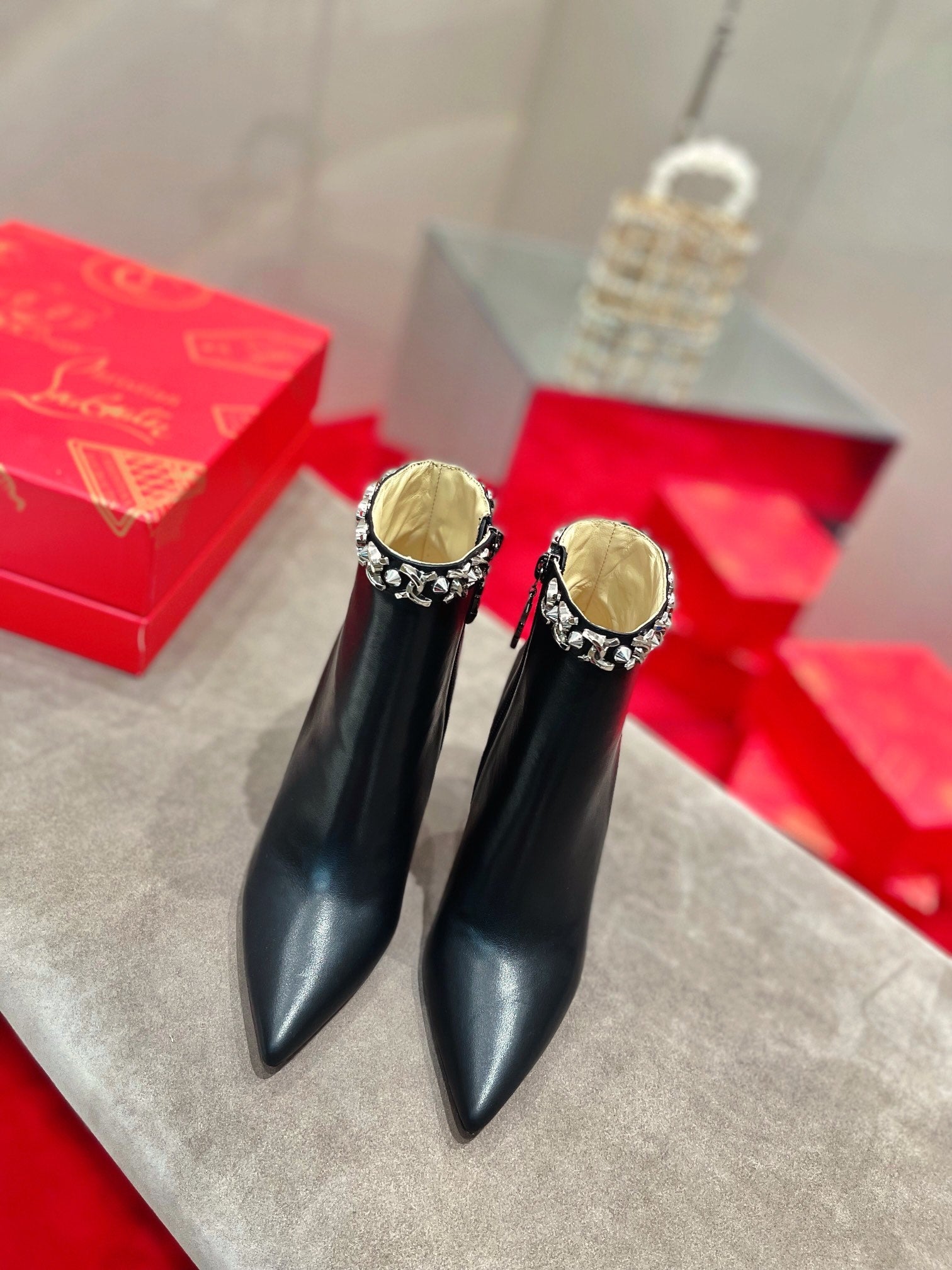 Christi** Loubout** new hardware chain ⛓ VIP1:1