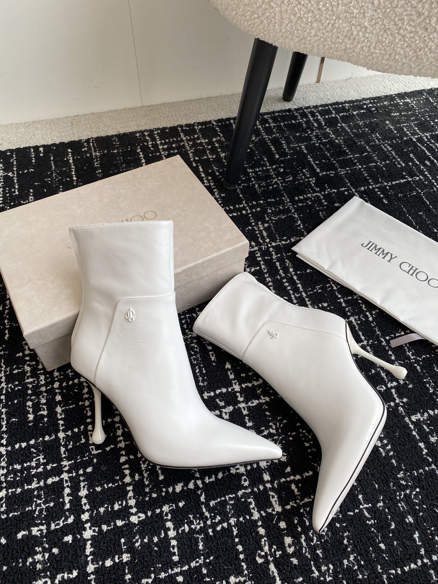 JIMMY CH** Early Autumn new simple pointed calfskin high-heeled short bootsVIP1：1